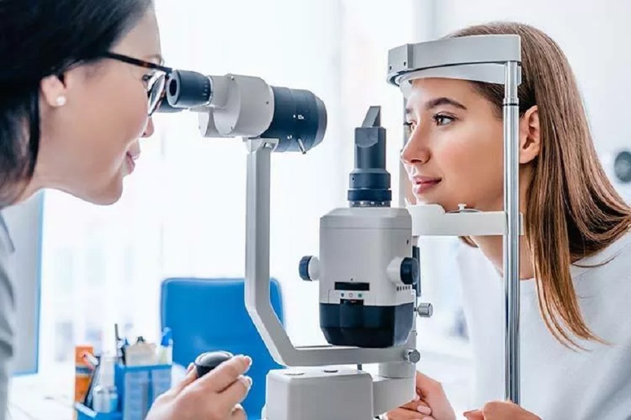 Ophthalmologist